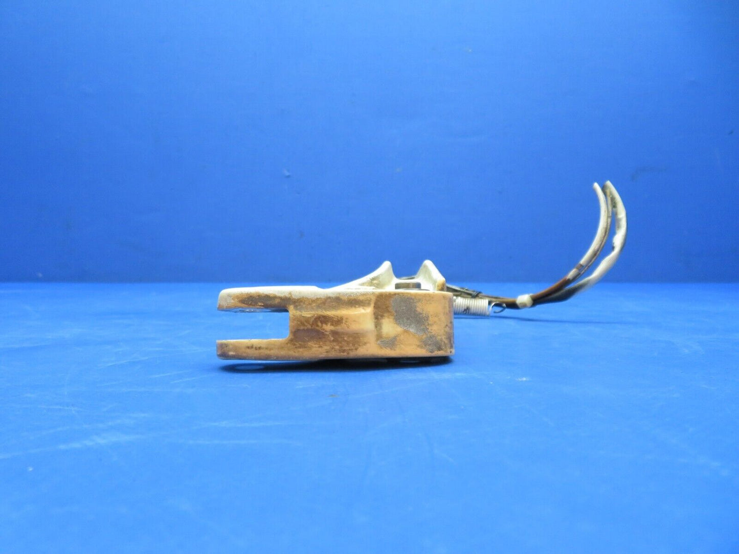 Cessna 310 / 310Q LH Bellcrank Assy MG Retract P/N 5041001-5 (0823-769)