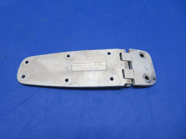 Cessna 150 / 150L LH LWR Cabin Door Hinge Assy P/N 0413426-4 (0823-596)