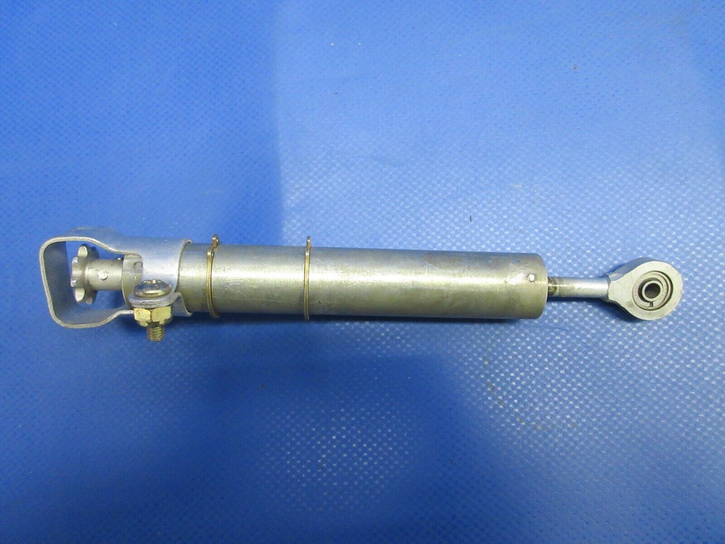 Cessna 310 / 310R Aileron Trim Tab Actuator P/N 0831278-1 NOS (0324-1036)