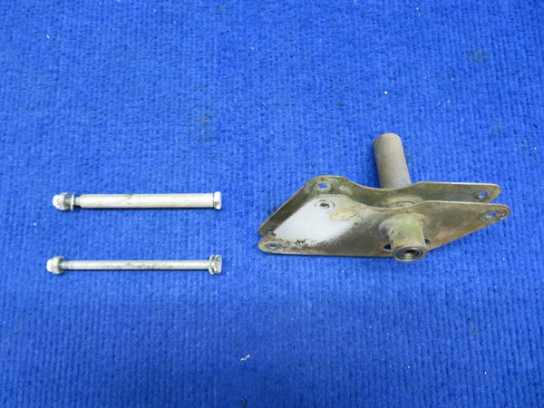 Cessna 182 / 182D Bellcrank Assy LH Aileron P/N 0523223 (0722-427)