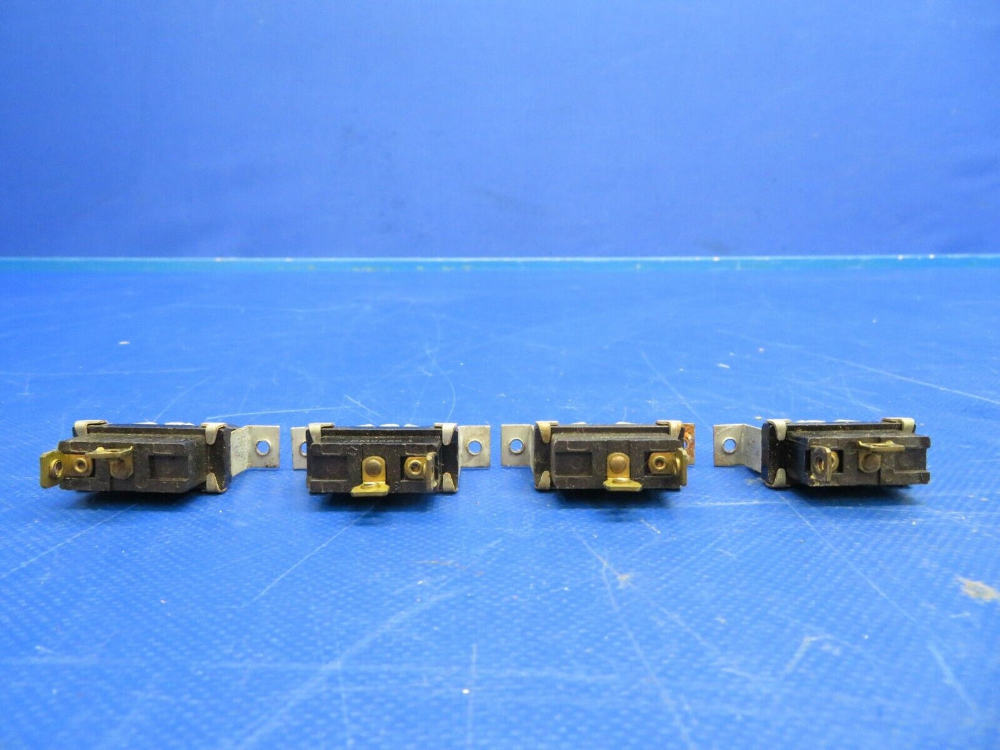 Cessna 310P Switch LOT OF 4 P/N CM2686-1 (0620-800)