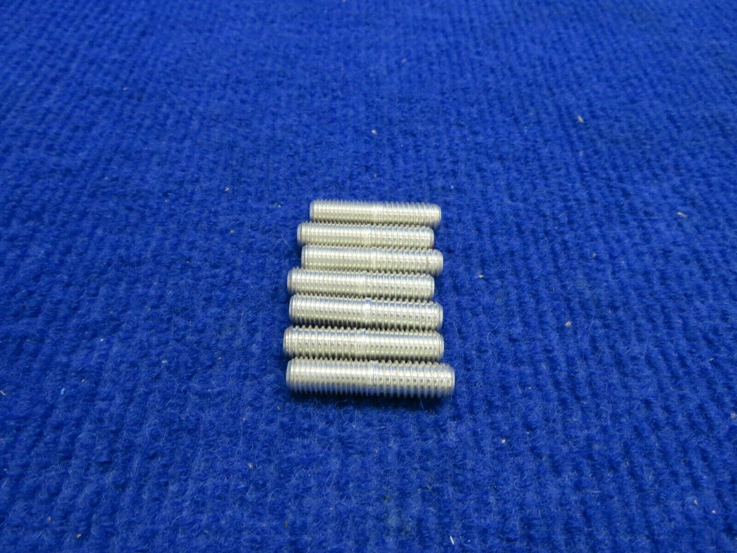 Stud LOT OF 7 NOS P/N SA402044 P03 (0222-644)
