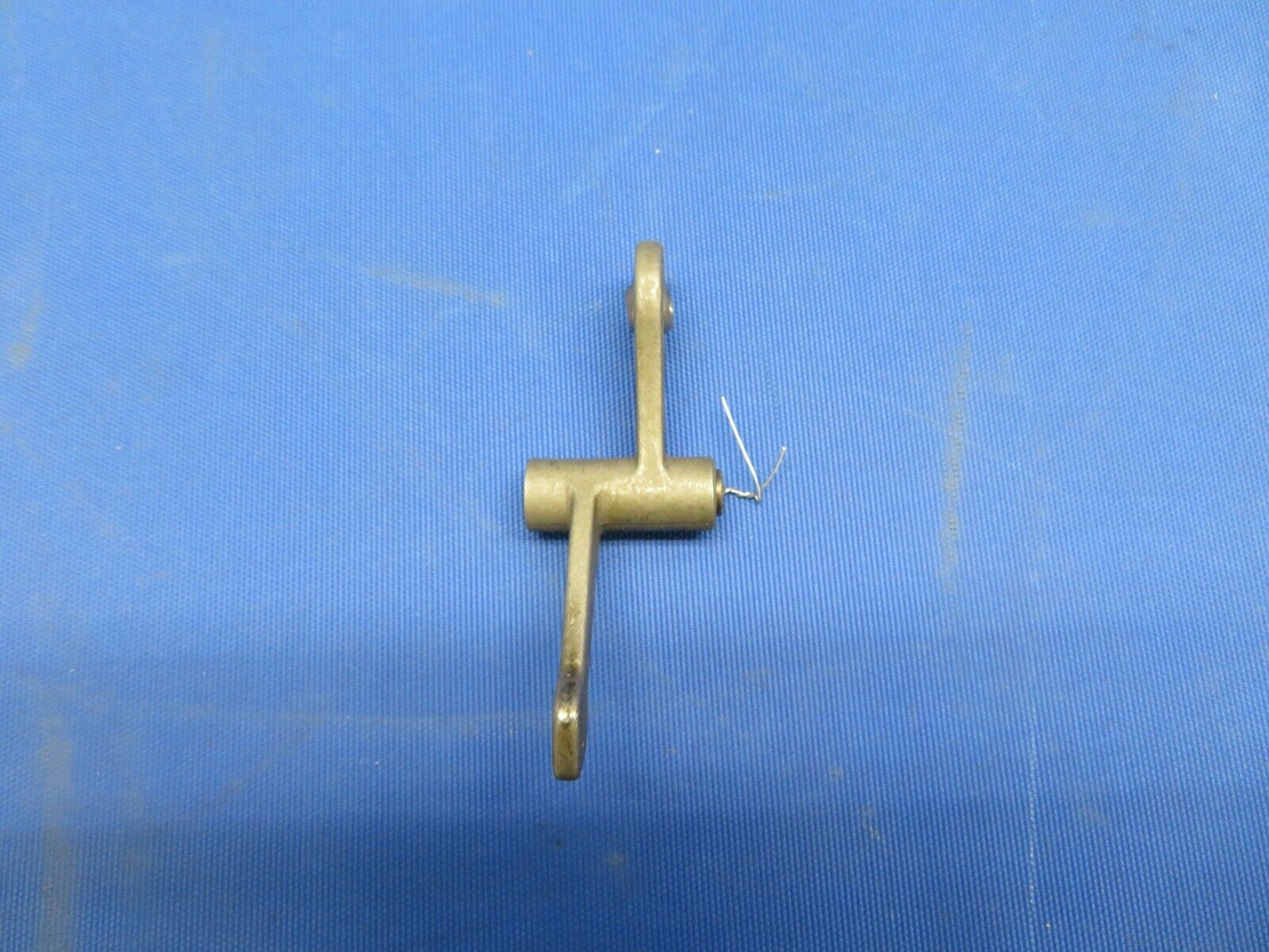 Cessna P210N Bellcrank Assy Cabin Door AFT Upper Latch P/N 2117112-2 (1020-135)