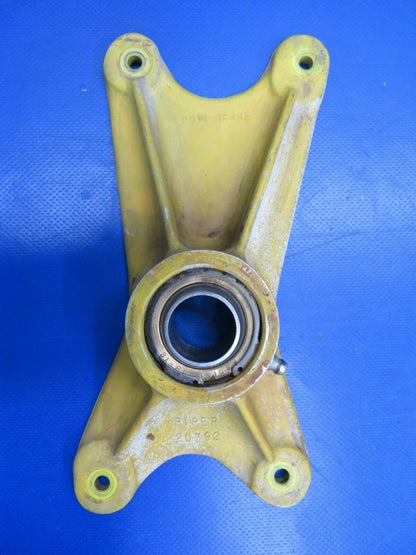 Piper PA-24-250 Comanche MLG Rear / AFT Attachment RH 20394-00 (0818-360)