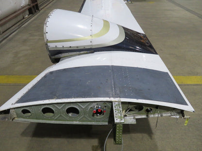 1980 Piper PA-34-200T Seneca II RH Wing P/N 37093-13R w/ De-ice (0224-94)