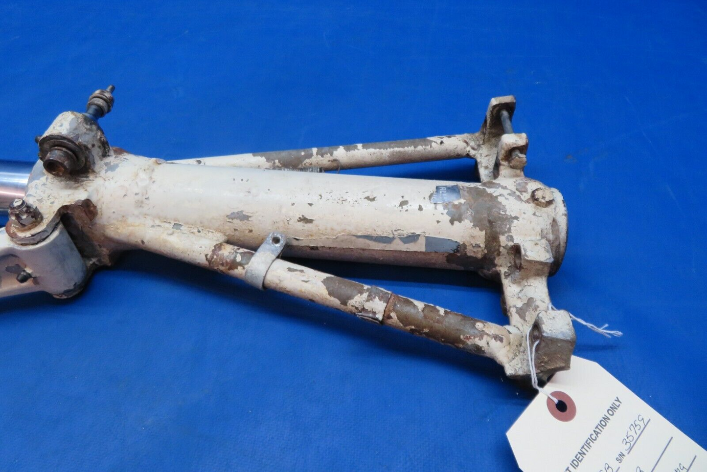 Early Cessna 310 / 310B RH Main Gear Assy P/N 0841000-96 FOR PARTS (1223-188)