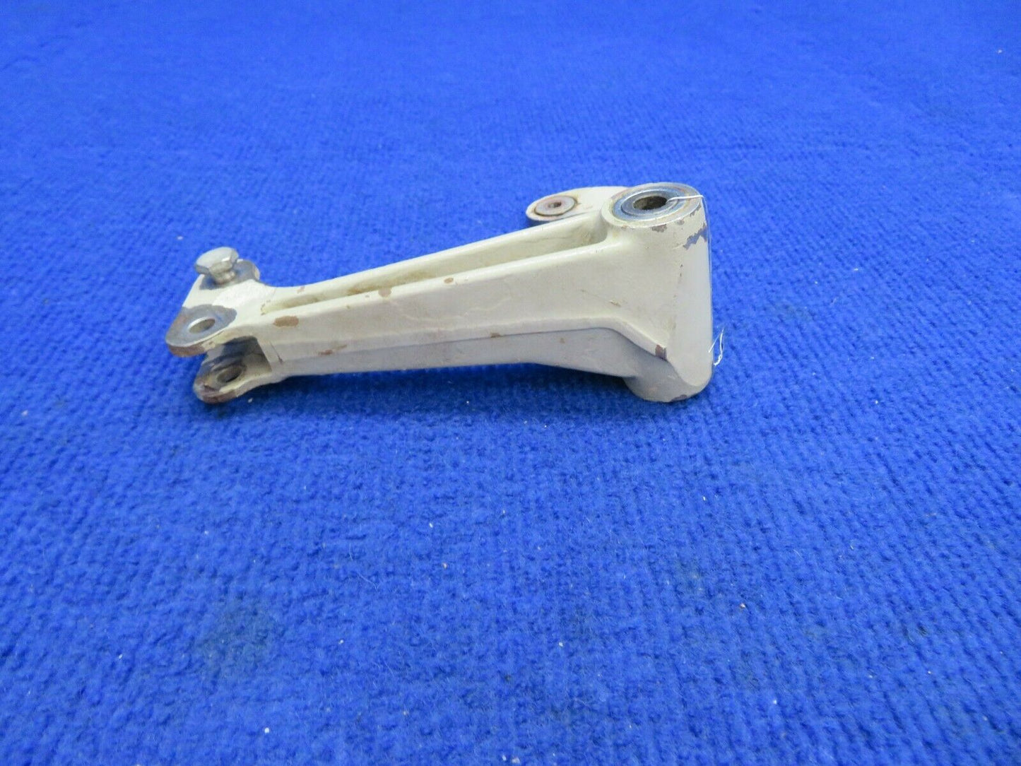 Cessna 310 Idler Bellcrank Assembly Main Gear LH P/N 0841106-1 (0422-430)