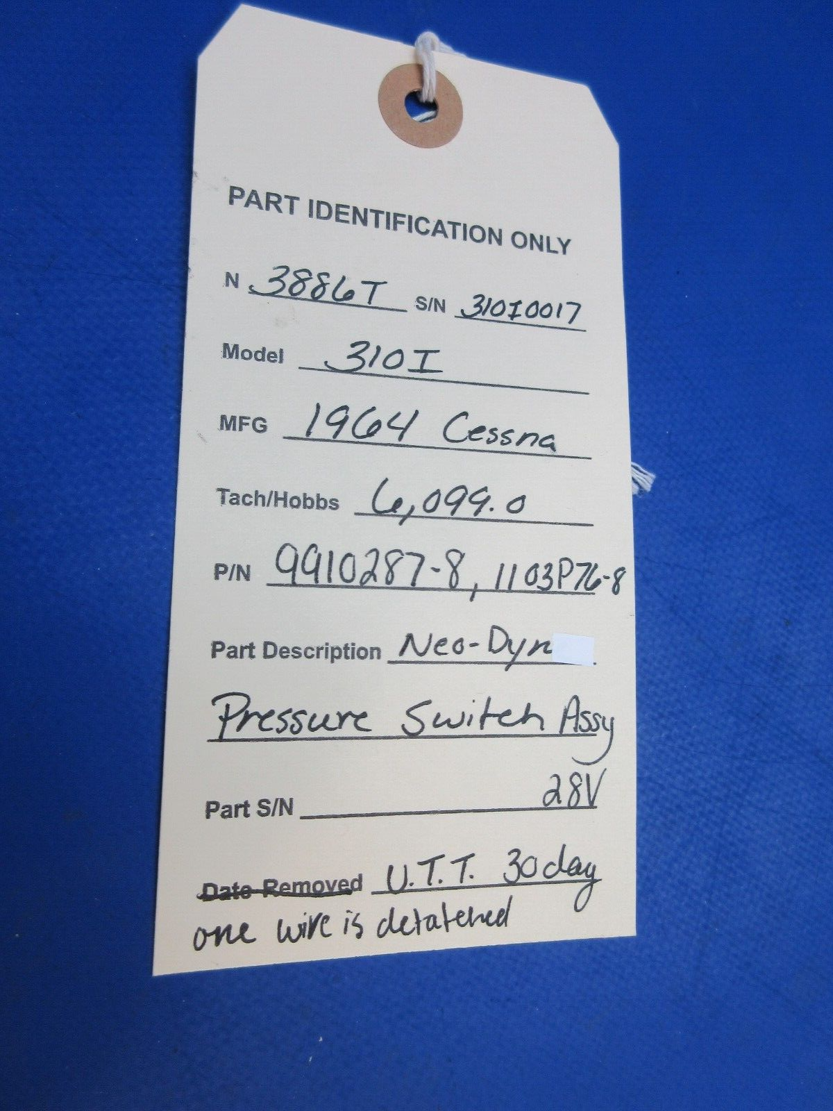 Cessna 310 / 310I Neo-Dyn Pressure Switch Assy 28V P/N 9910287-8 (0923-945)