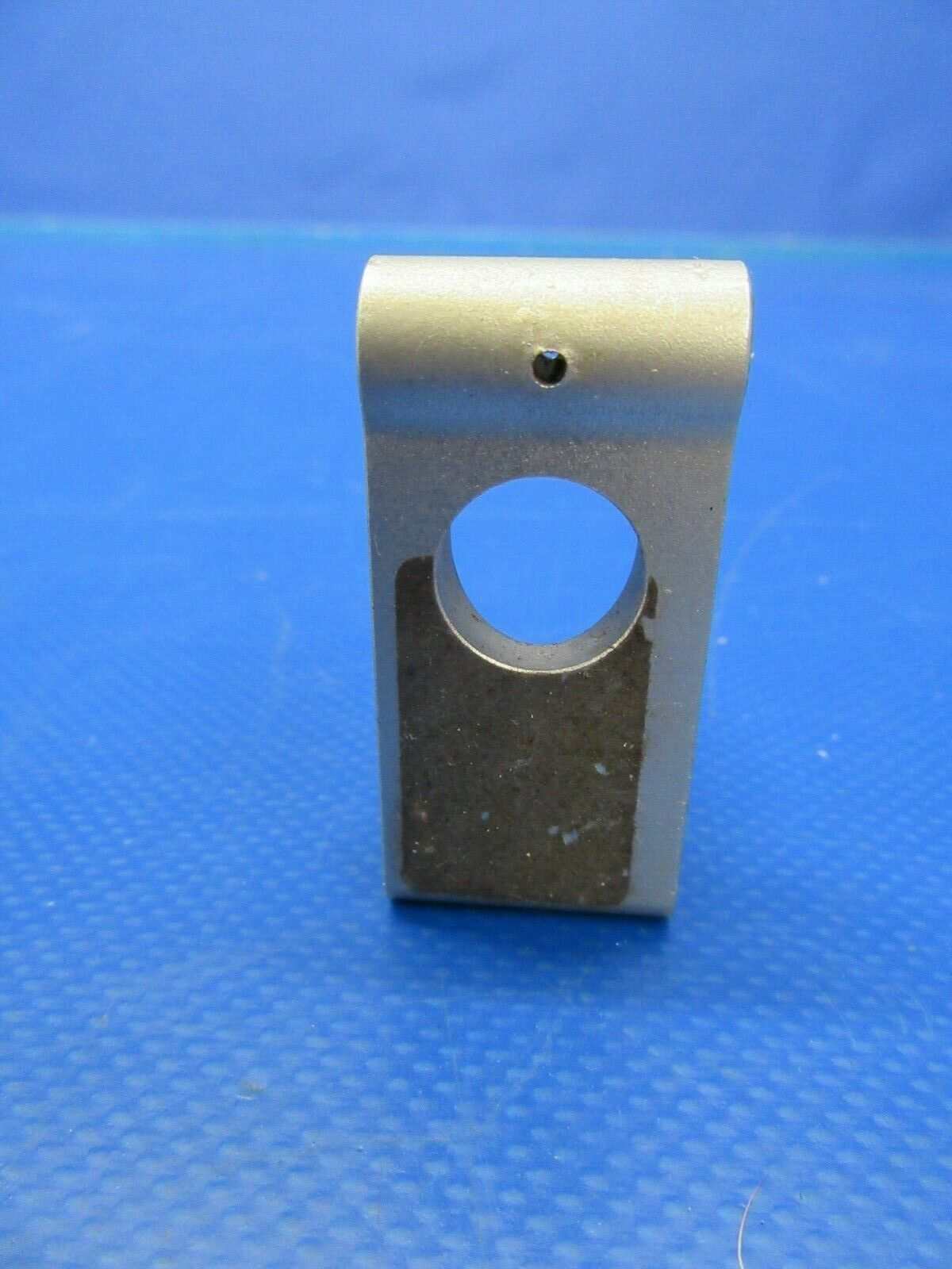 Diamond DA40-180 Hinge Flap / Aileron DA4-5710-00-52 (0319-72)
