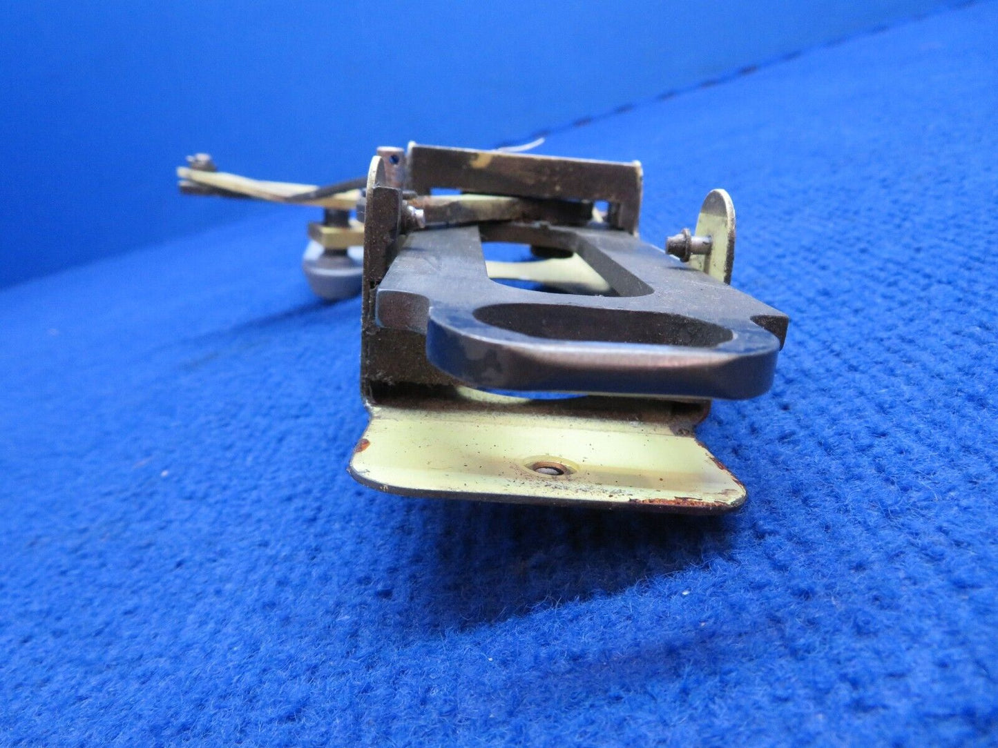 Socata FWD RH Box Assy Door Latch Mechanism w/ Handle P/N 25025005 (0622-907)