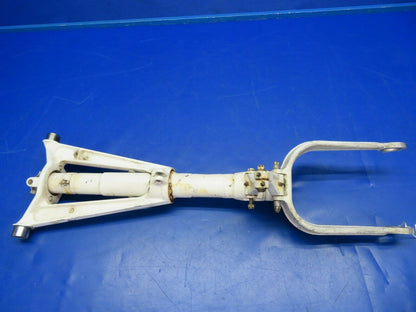 Cessna 310P Nose Gear Strut Assy Trunnion P/N 5842000-213 (0620-691)