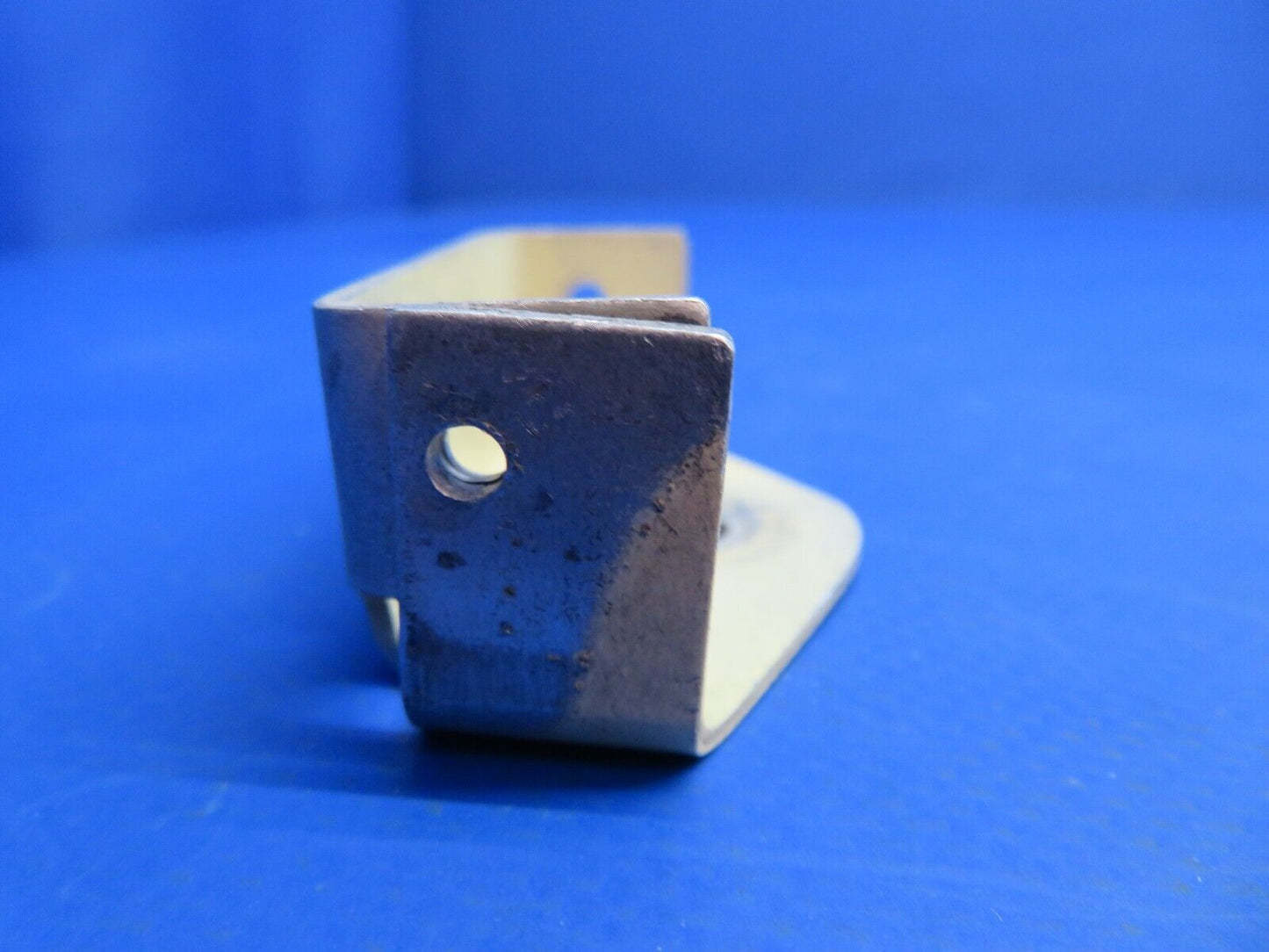 Cessna 182 Bracket Hinge Middle P/N 0732100-4 (1122-664)