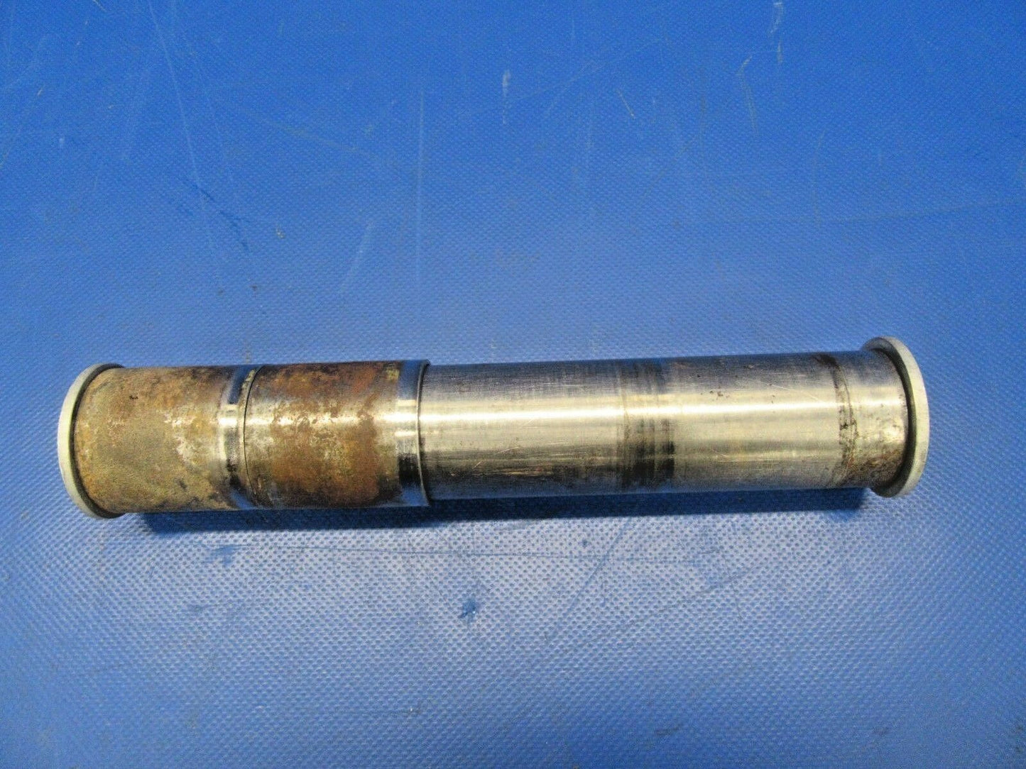 86062-86 Piper PA-24-250 Comanche Axle Main Wheel 6.00 x 6 (0818-373)