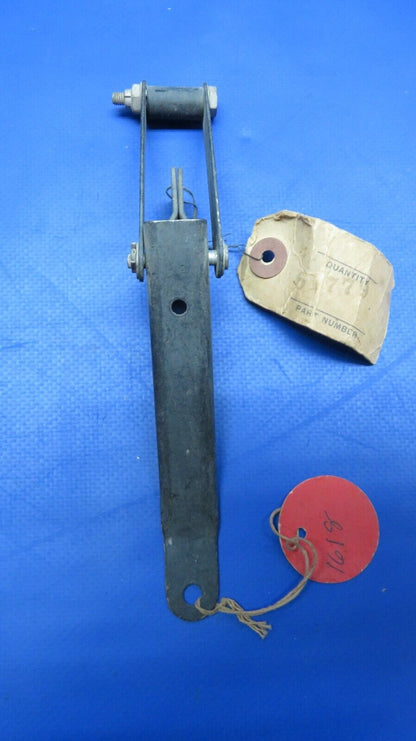Piper PA-25 Latch Assy AFT Distributor Attachment P/N 61779-00 NOS (0523-129)