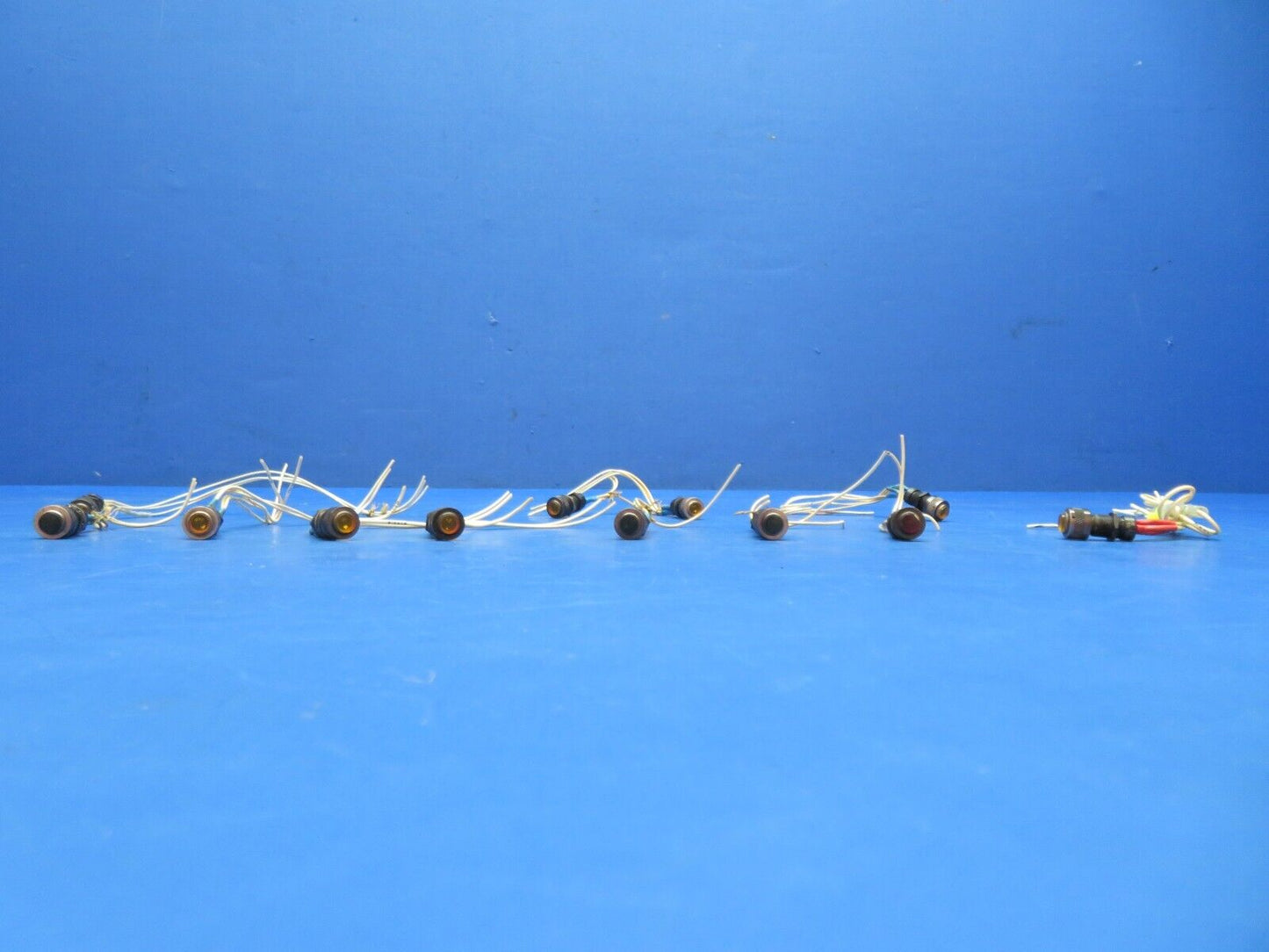 Cessna 310 / 310Q Marco Press To Test Light P/N 01-91180-3 LOT OF 12 (0923-319)