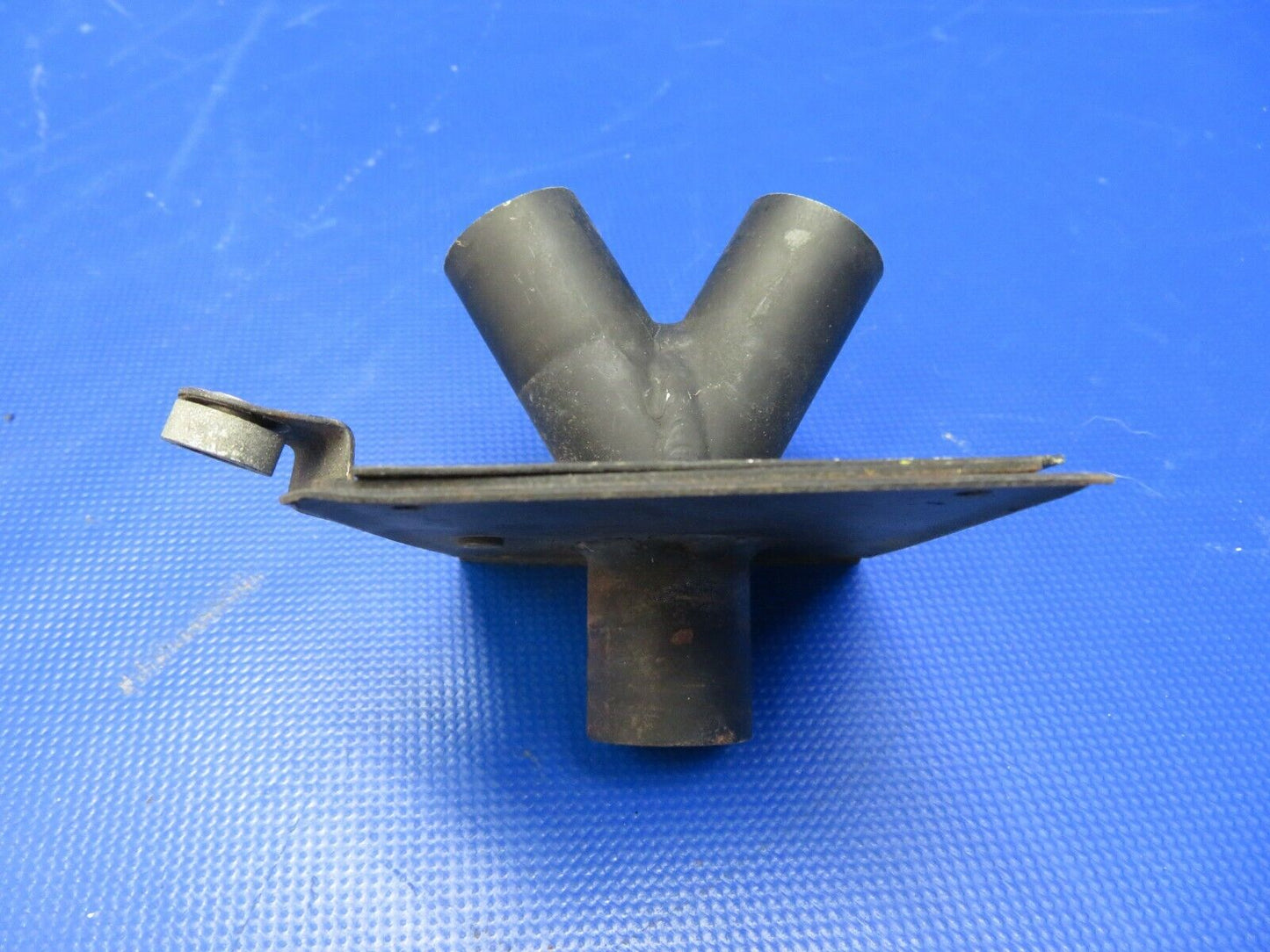 Piper PA-28-140 Cherokee Plate Assy Defroster Air Inlet P/N 21572-000 (0621-709)