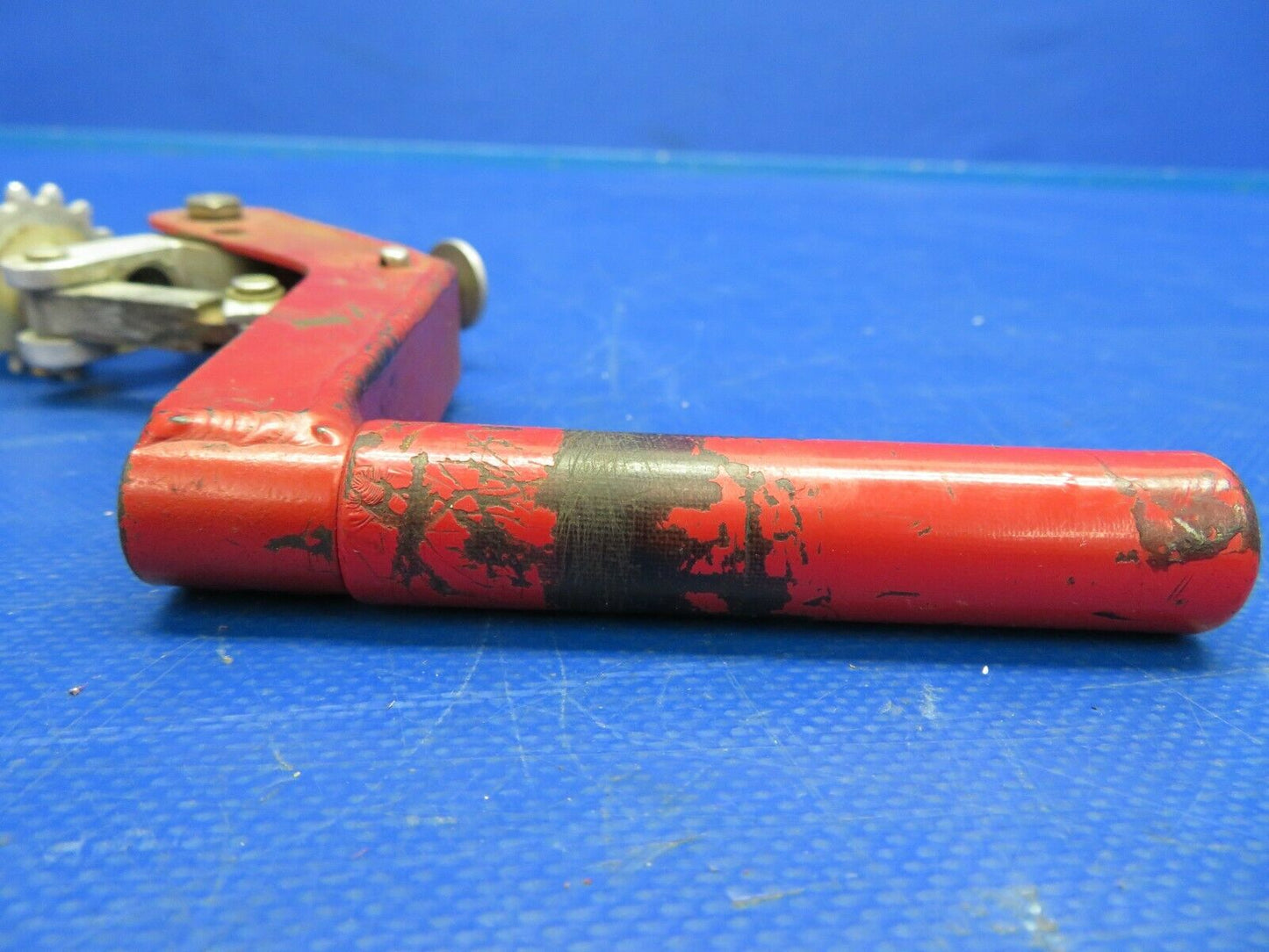 Cessna 310P Crank Assy Manual Gear Extension P/N 0843400-57 (0620-735)