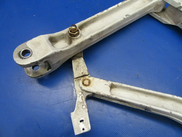 Cessna 310 Upper Link Assy LH P/N 08411102-497, 08411103-497 (0519-348)