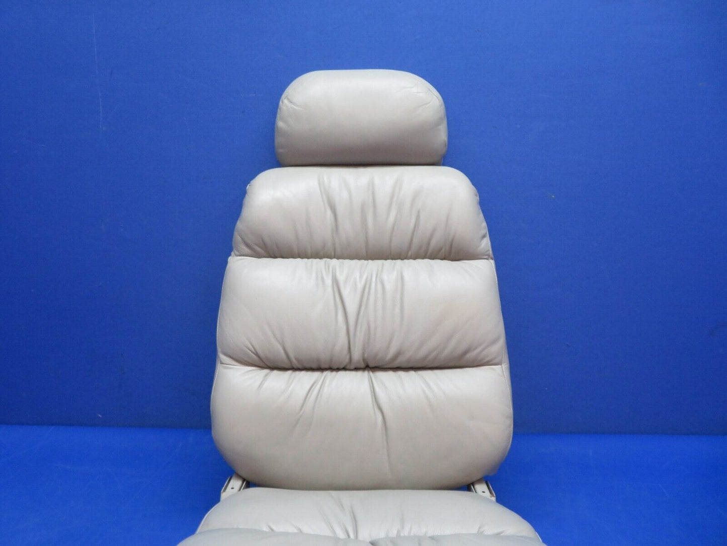 Cessna 310 / 310Q LH / RH AFT Seat Assy Grey Leather P/N 0812825-20 (0823-671)
