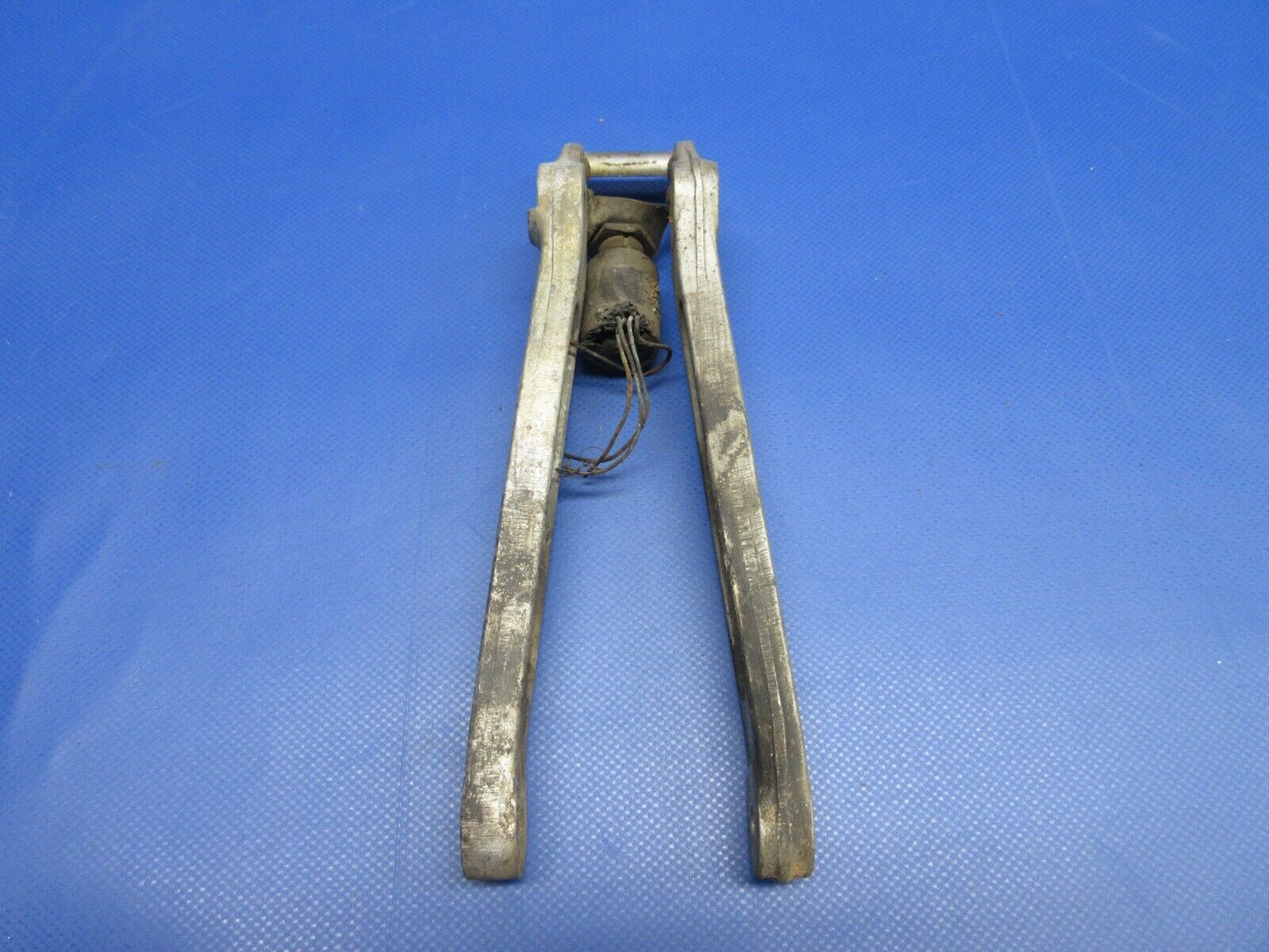 Piper PA23 Aztec LWR Nose Gear Drag Link Assy P/N 16195-1 (0224-1302)