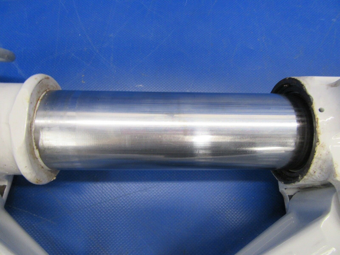 1956 Cessna 310 Main Gear RH P/N 0841000-96, 0841201-2 (1118-80)