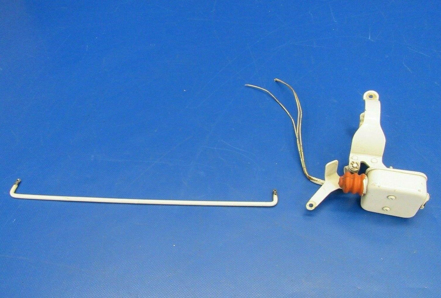 Beech Bonanza A36 Switch Assy Landing Gear Safety RH 002-361013-32 (0619-459)