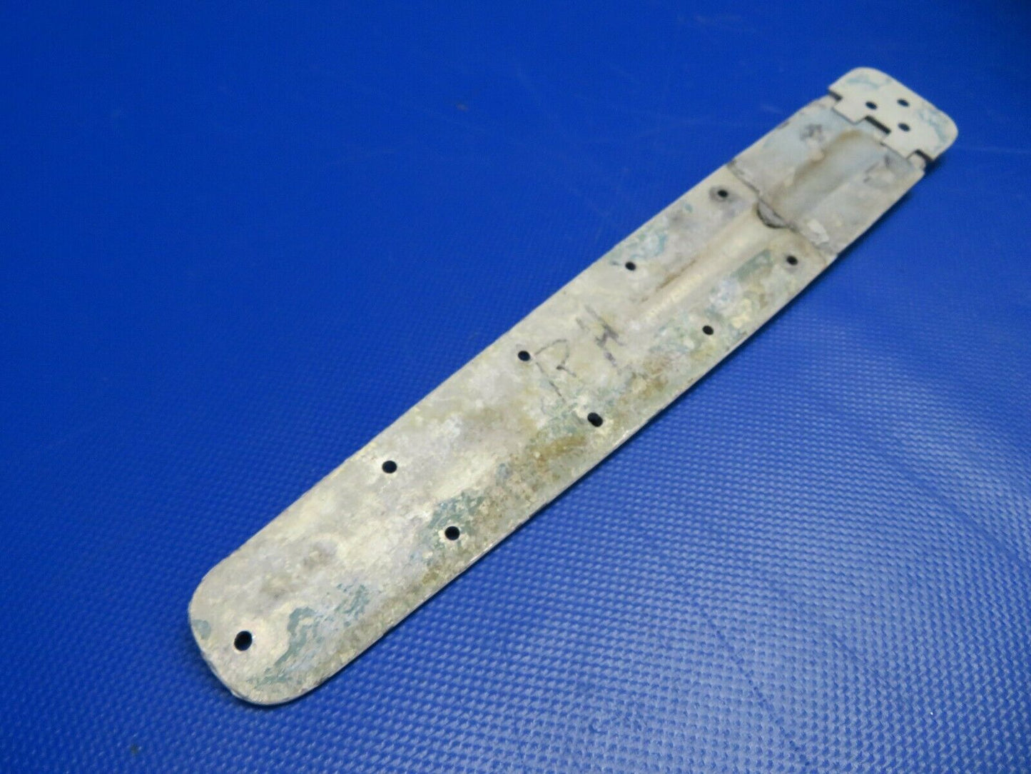 1960 Cessna 210 Upper Hinge RH Door P/N 0711037-12 (0321-138)