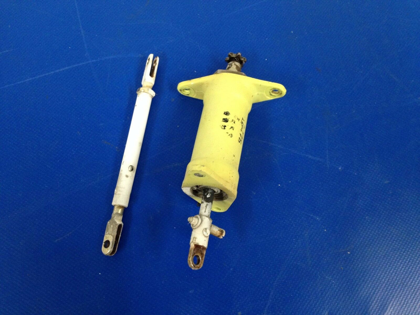 Beech Baron 58 Actuator Assy Aileron Trim P/N 45-524560-15 (0217-160)