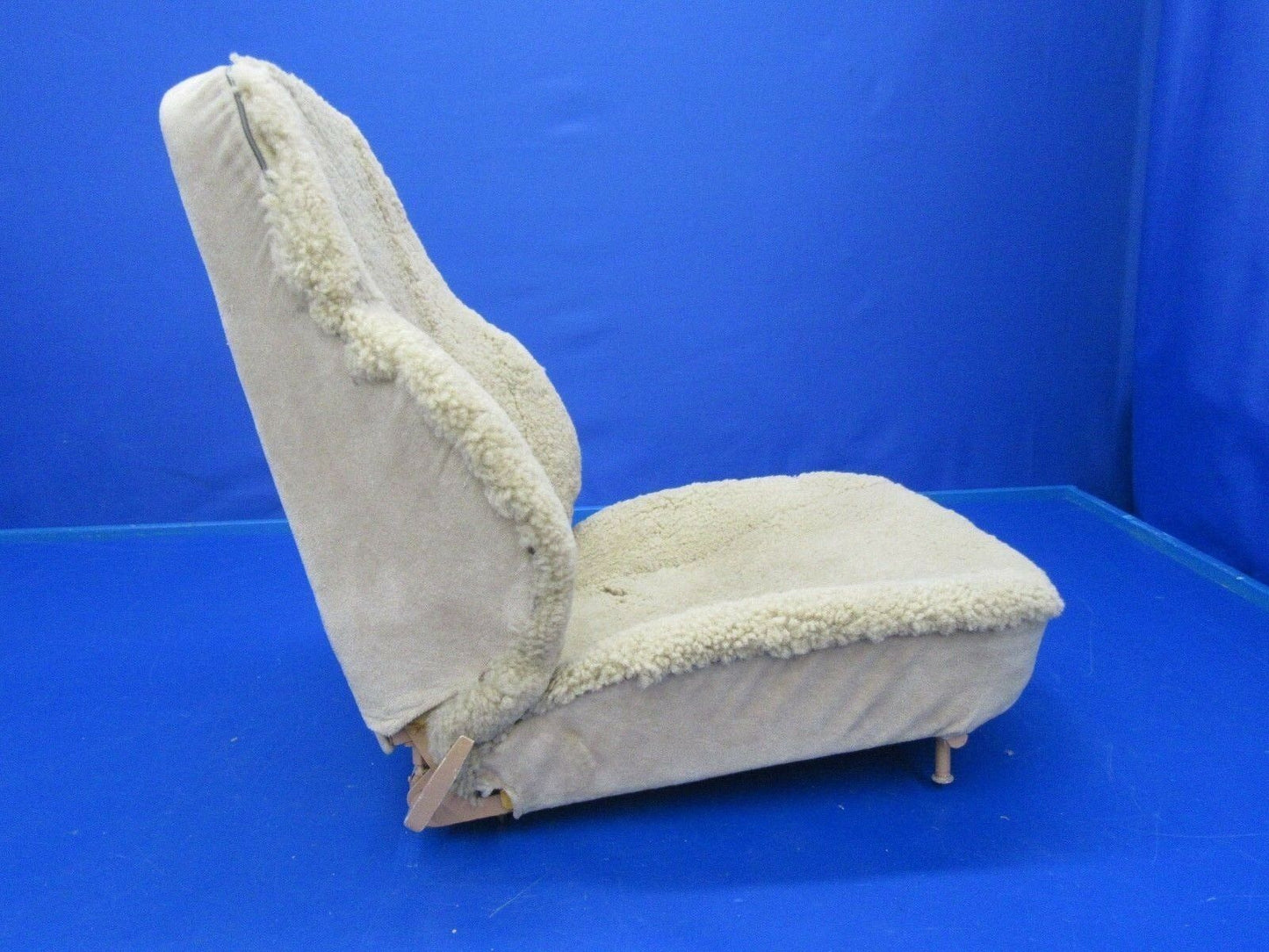 Piper PA-32 Cherokee Six Center Seat Plush Beige (0418-205)