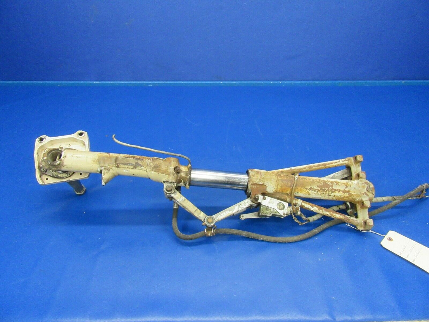 Cessna 310 Main Gear LH P/N 0841000-97, 0841201-1 (1119-427)