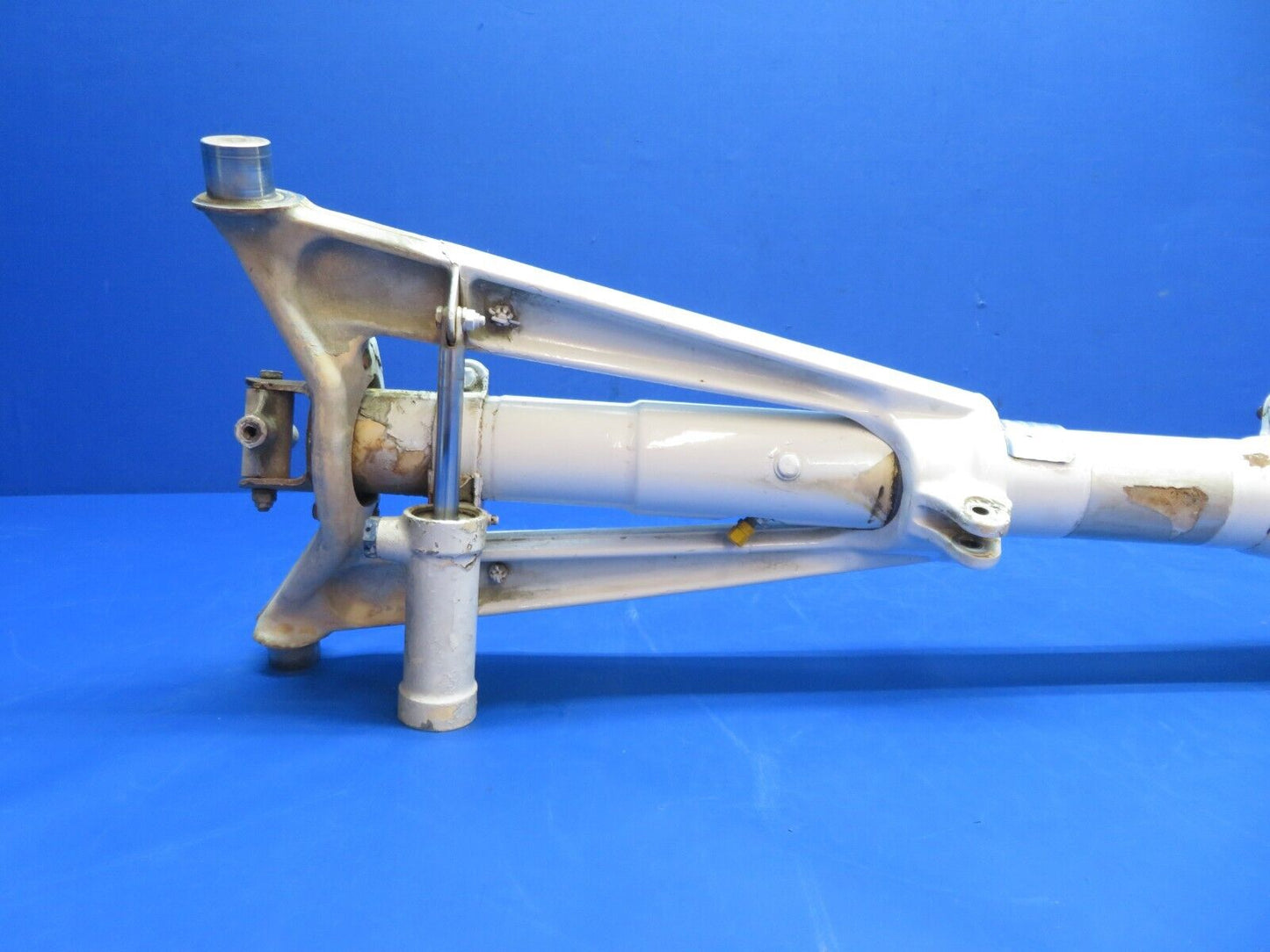 Cessna 310 / 310Q Nose Gear Strut w/ Shimmy Dampener P/N 5842000-213 (0923-365)