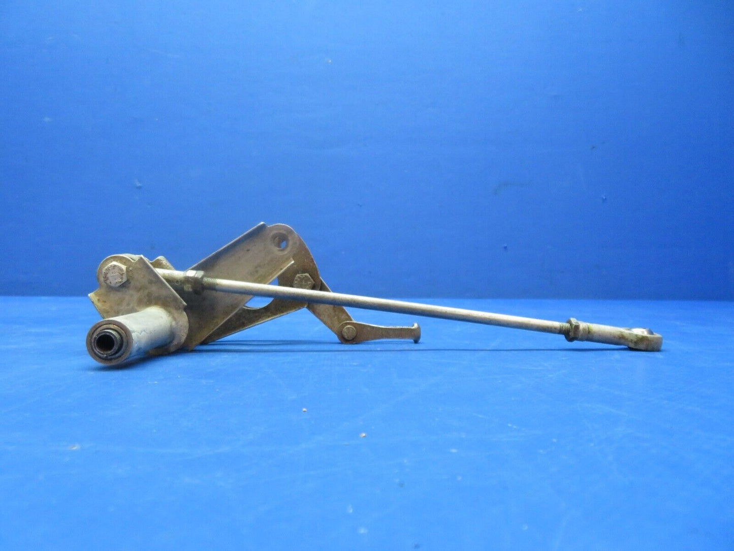 Early Cessna 310 / 310B LH INBD Flap Bellcrank INBD P/N 0862100-11 (1223-144)