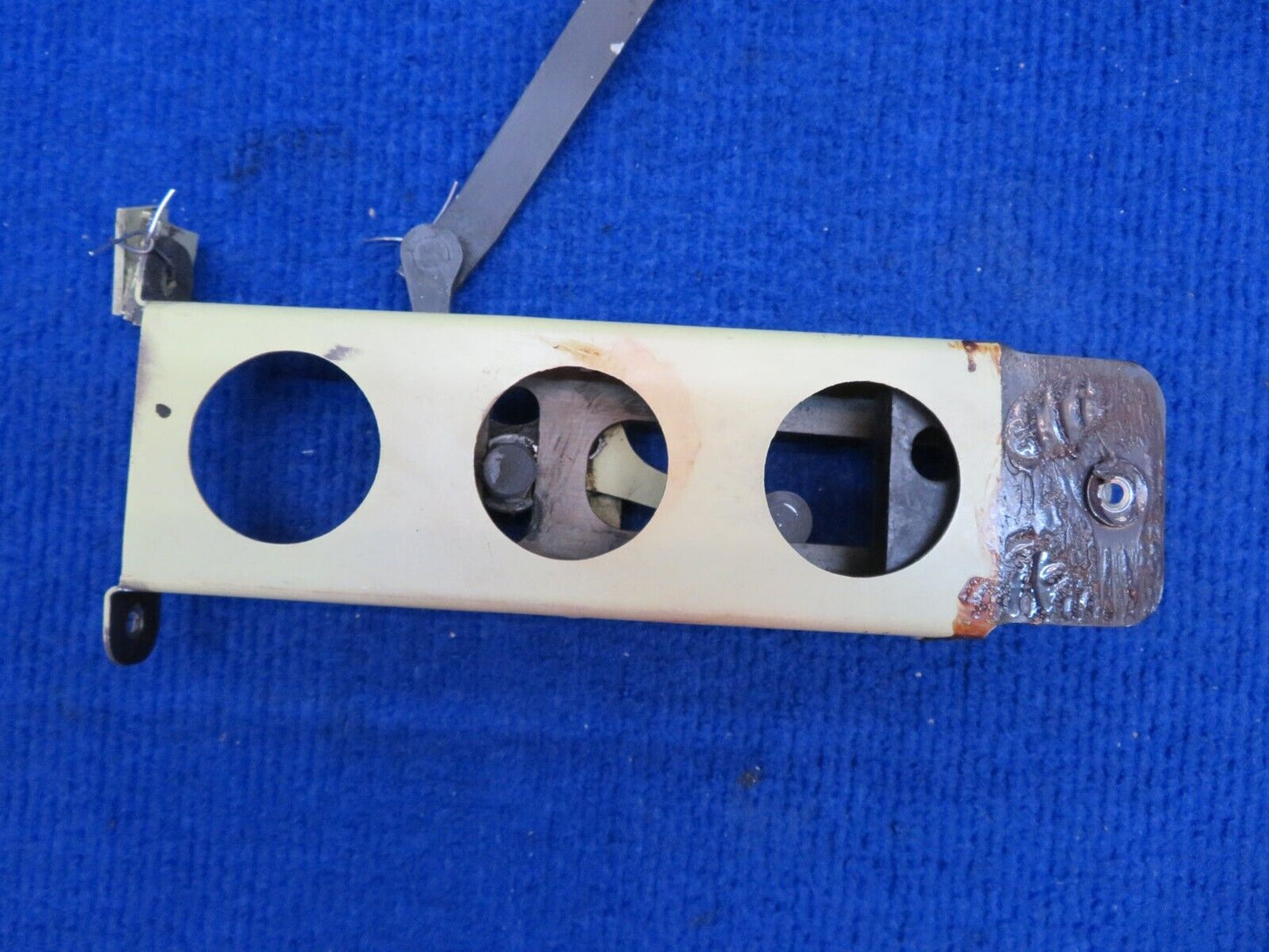 Socata FWD RH Box Assy Door Latch Mechanism w/ Handle P/N 25025005 (0622-907)