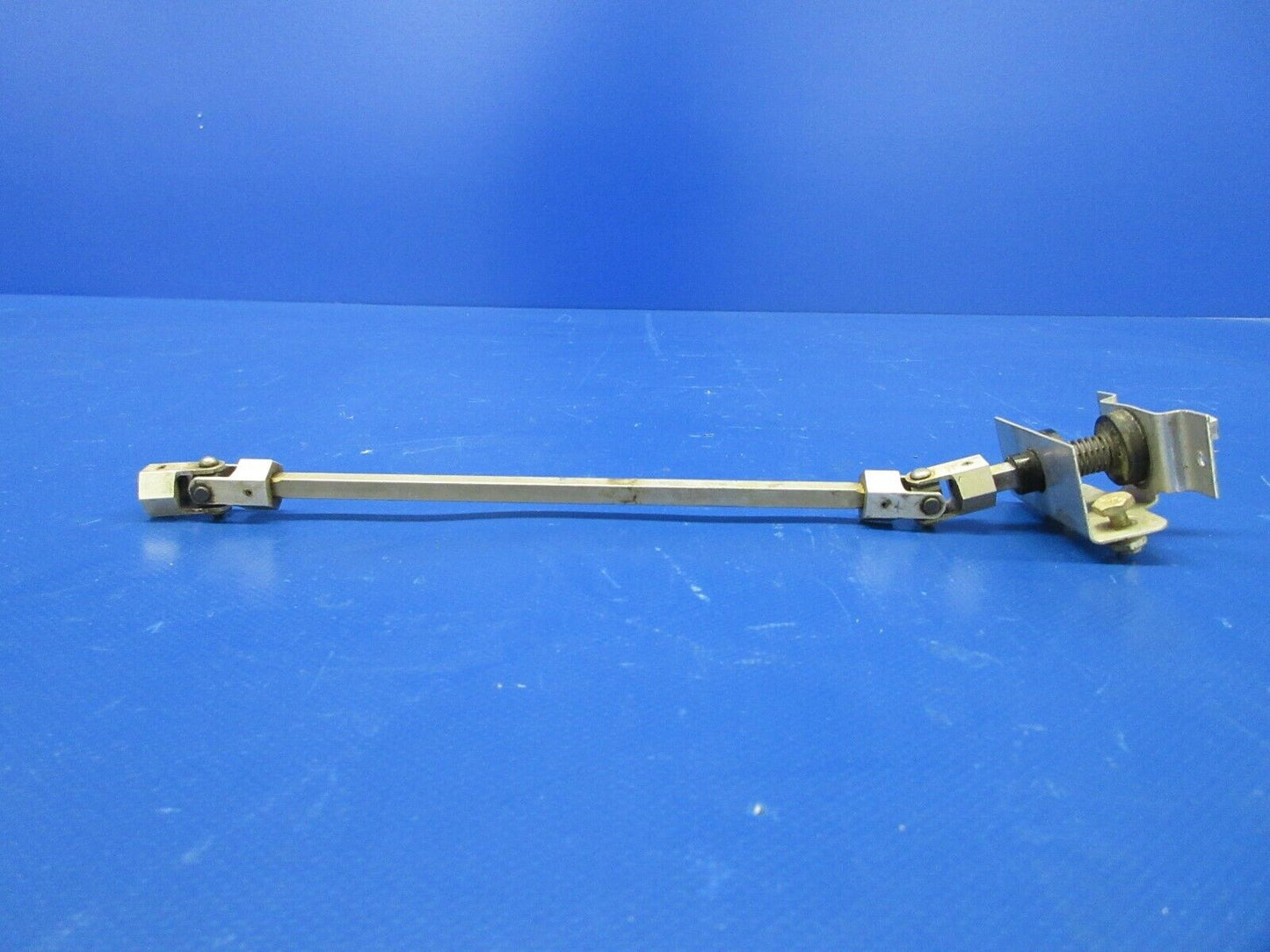 Cessna 210 Fuel Selector Shaft Assy P/N 1216016-200 (1223-695)