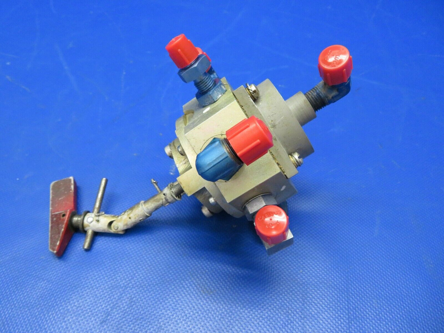 Beech 95-B55 Baron Fuel Selector Valve w / Handle RH 96-920001-612 (0621-995)