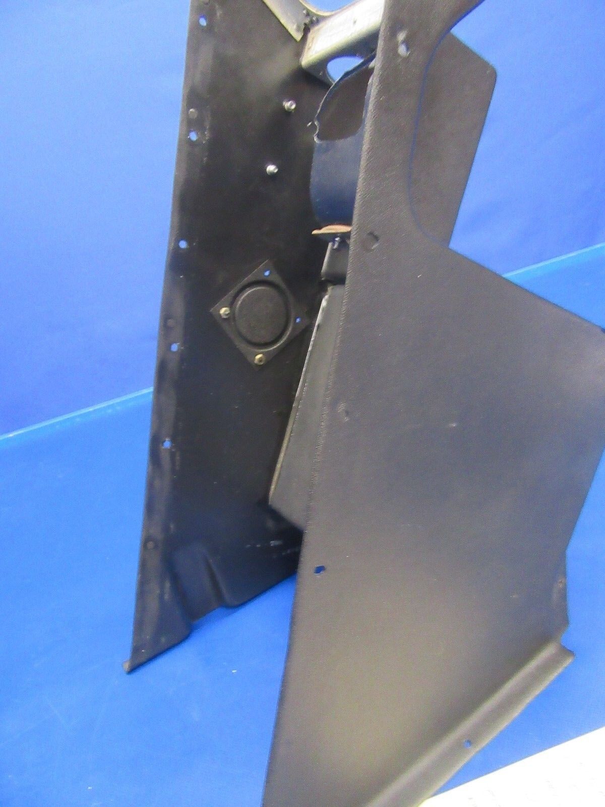 Beech Baron 58P Pedestal w/ Air-Conditioning P/N 106-524017-25 (0318-12)