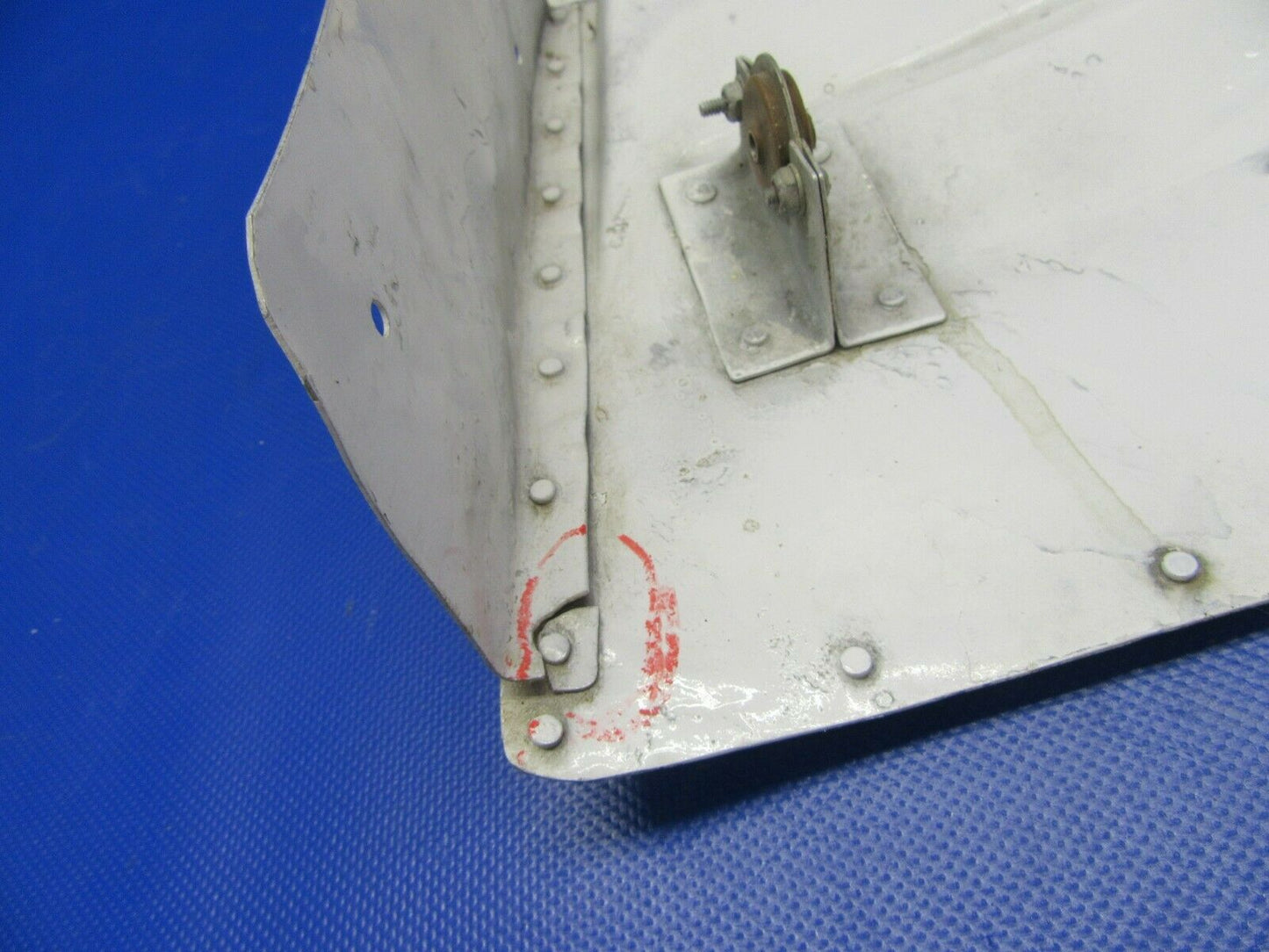 Cessna 210 / P210N Cowl Flap RH 1213261-217 (0421-630)