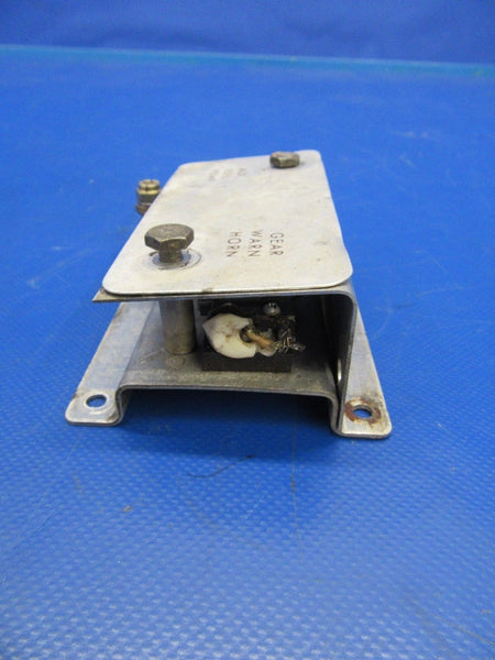 Cessna 210 E Aux Fuel Pump & Gear Warning Switch & Bracket (0618-16)