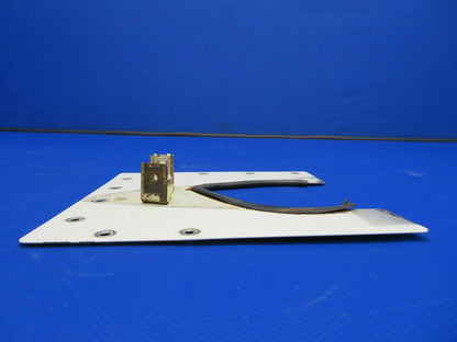 Piper PA-28-140 Plate Fairing w/ Clip RH P/N 63339-01, 63340-00 (1220-408)