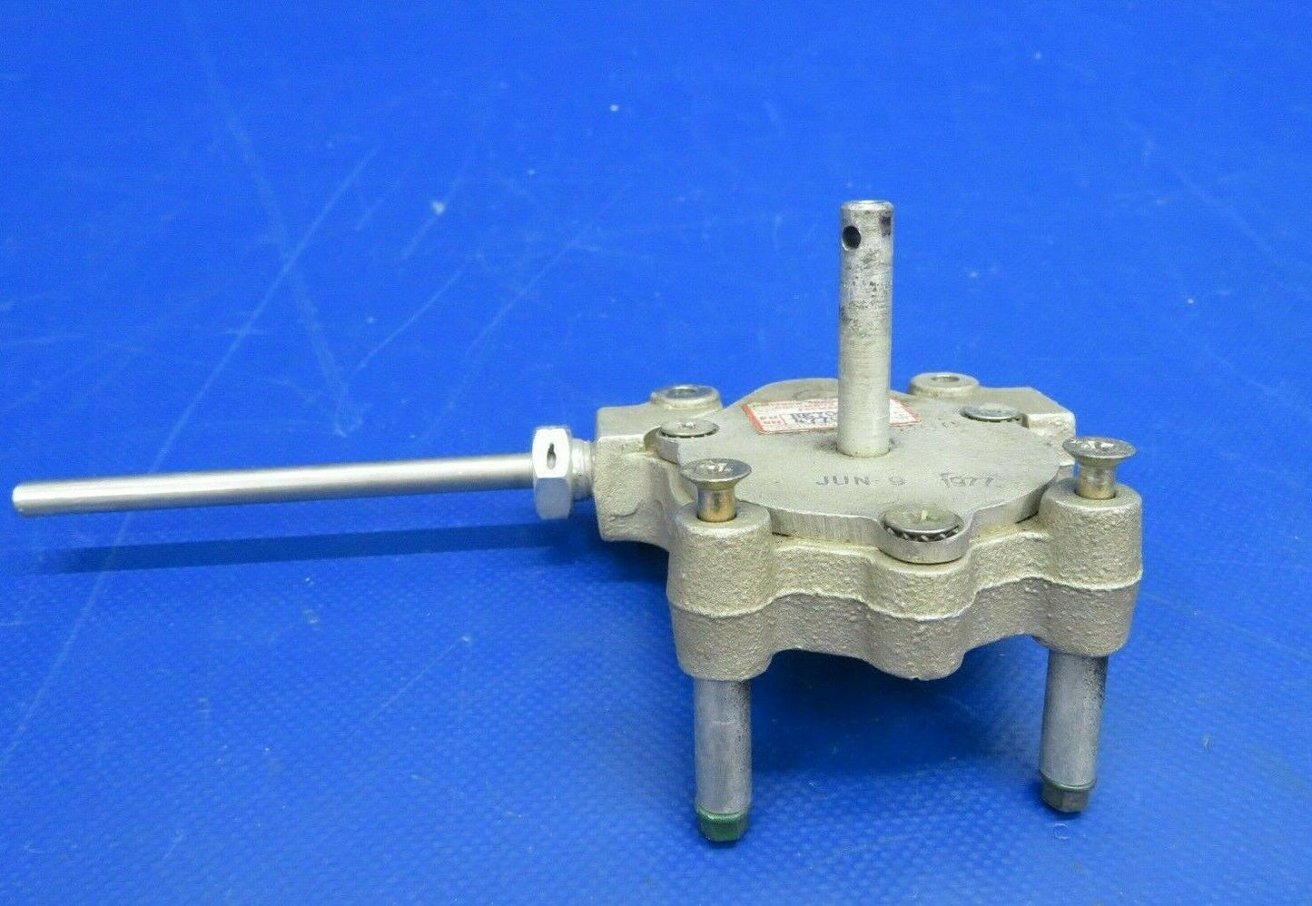 Beech Baron 58P Janitrol Fuel Selector Control LH HE7001-7 (0320-463)
