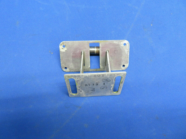 Rockwell Commander 112A Bracket RH Door Catch P/N 43714-502 (1020-332)