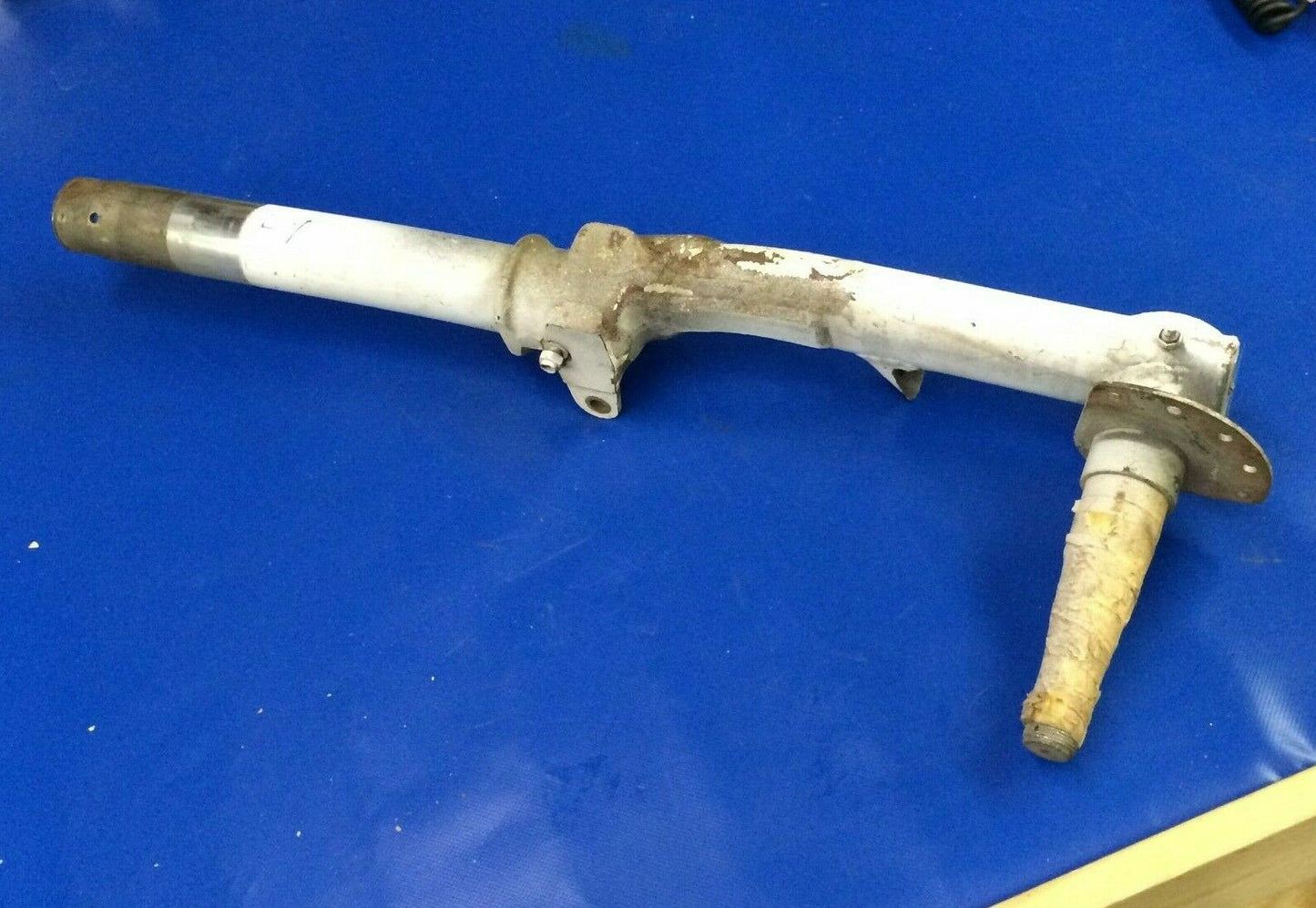 Cessna 310 Piston & Axle Assy LH P/N 5041000-77 (1216-13)