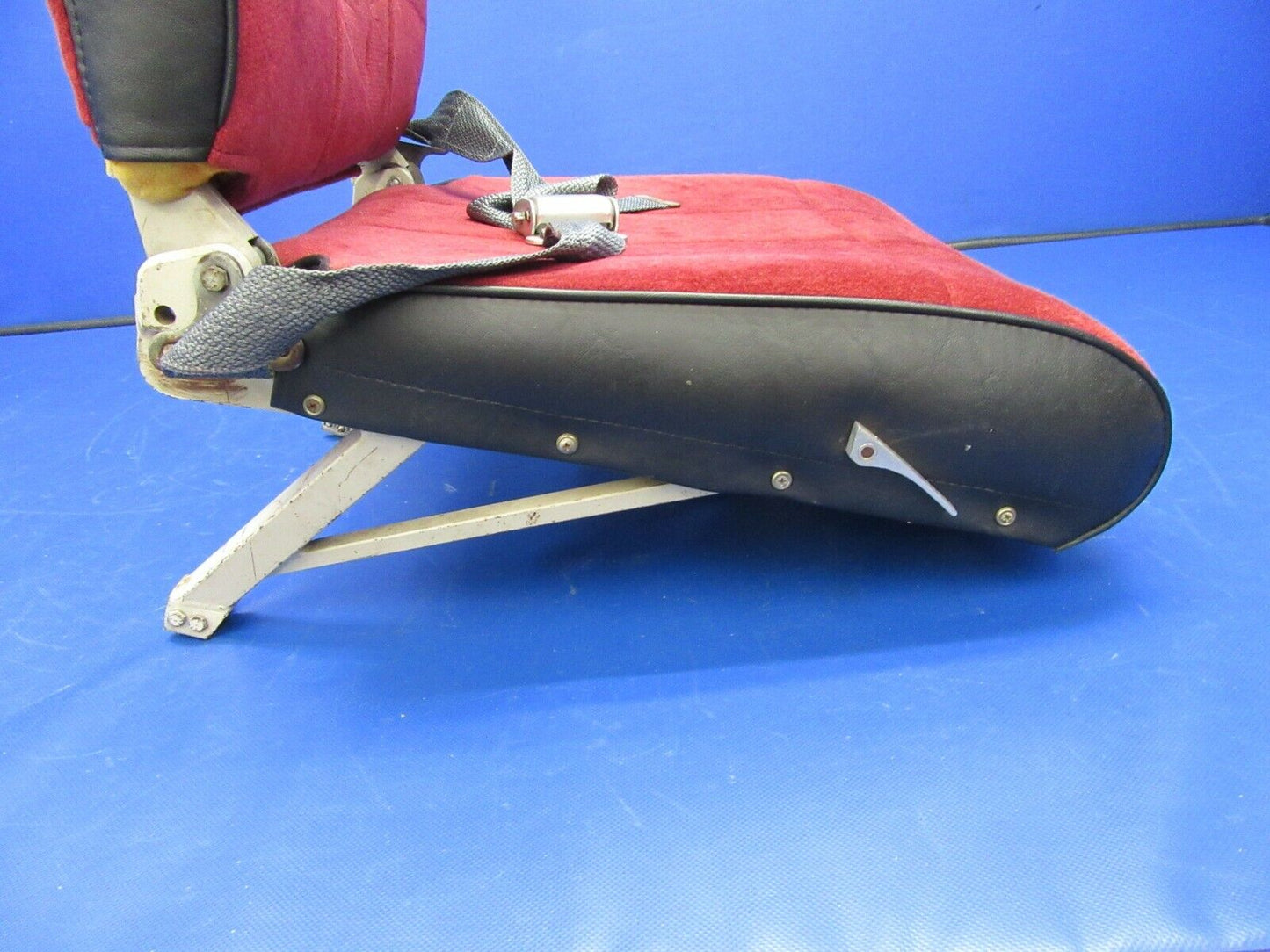 Beech Baron 95-B55 LH Middle Row Seat P/N 35-534425-3 (1121-381)