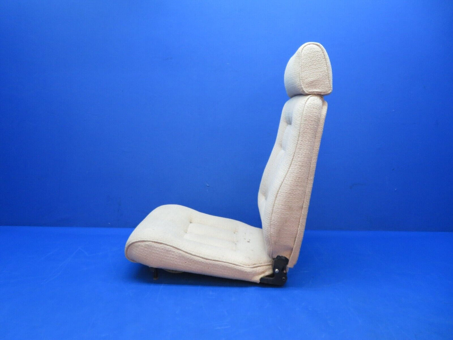 Piper PA-28-236 Dakota RH Rear Seat Assy P/N 96827-23 (0623-646)