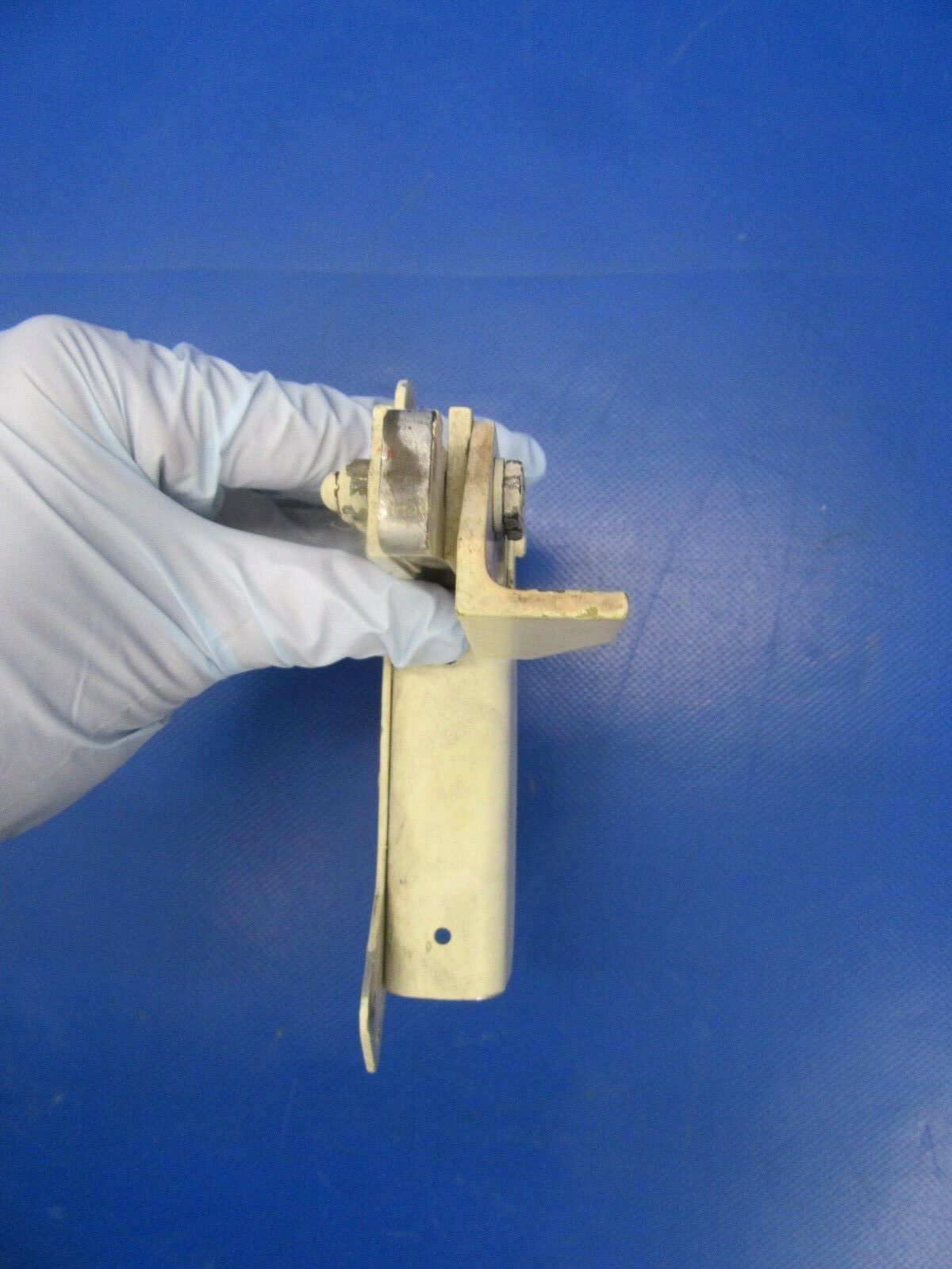 Beech Baron 58P Channel Uplock Landing Gear RH P/N 60-810092-8 (0618-193)