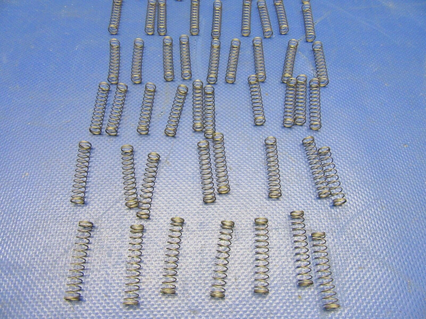 Delco Springs P/N 1977357 LOT OF 50 NOS (0921-537)