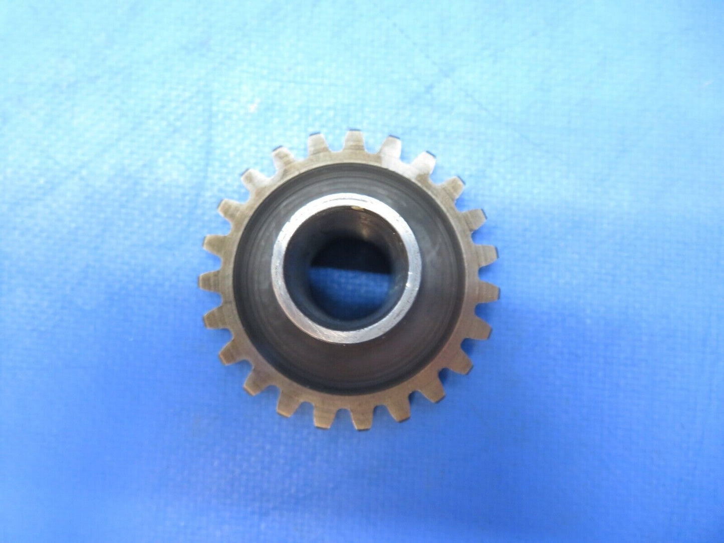 Continental E225-8 Accessory Drive Idler Gear & Shaft P/N 352014 (0723-688)