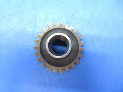Continental E225-8 Accessory Drive Idler Gear & Shaft P/N 352014 (0723-688)