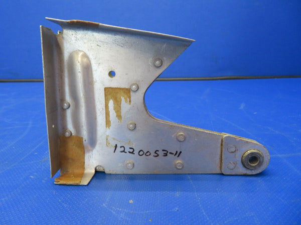 Cessna 210, 206 Hinge Bracket P/N 1220053-17, 1220053-11 NOS (0821-724)