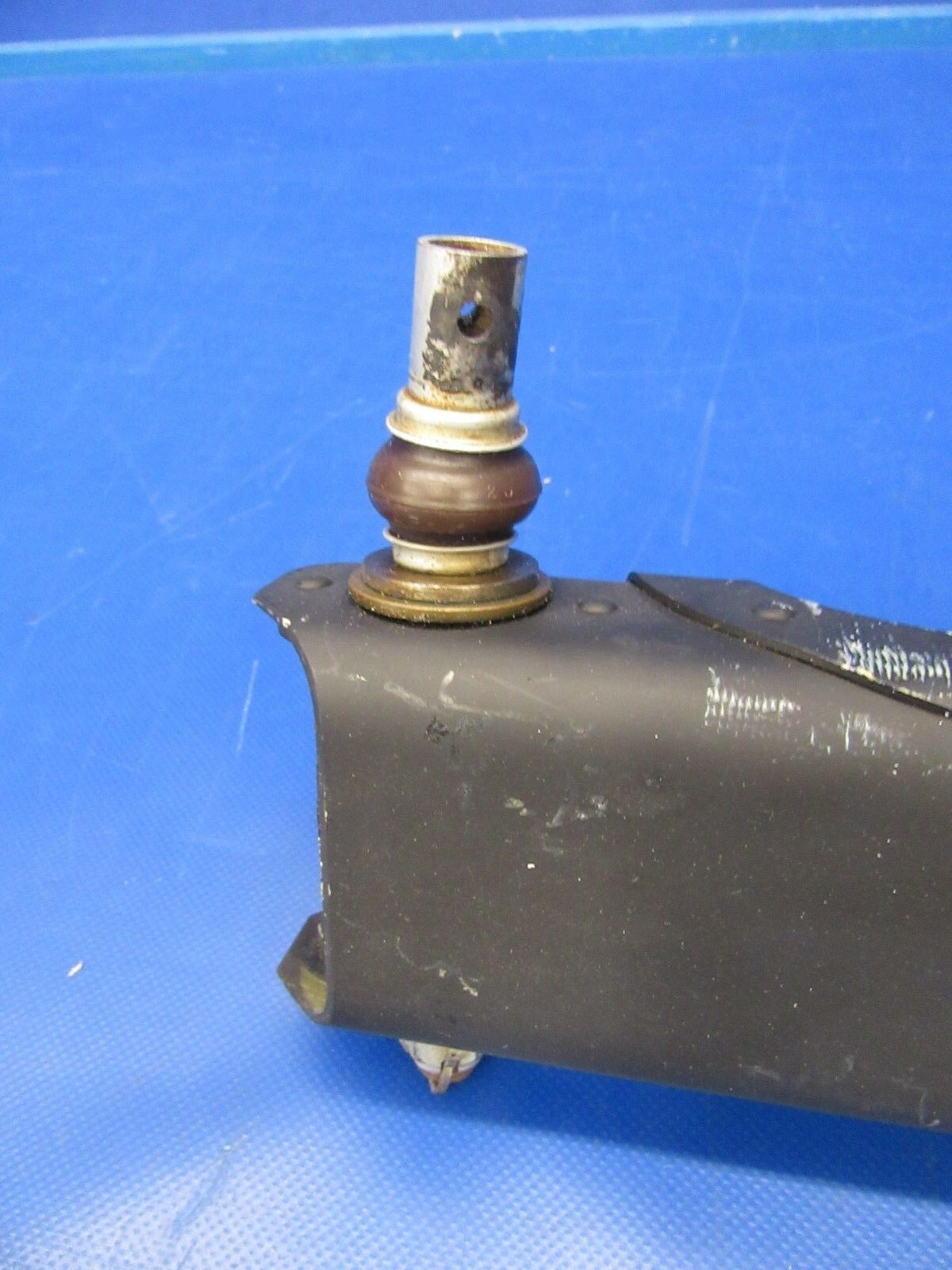 1956 Cessna 310 Tee Assy Control Column P/N 0896000-2 (1118-96)
